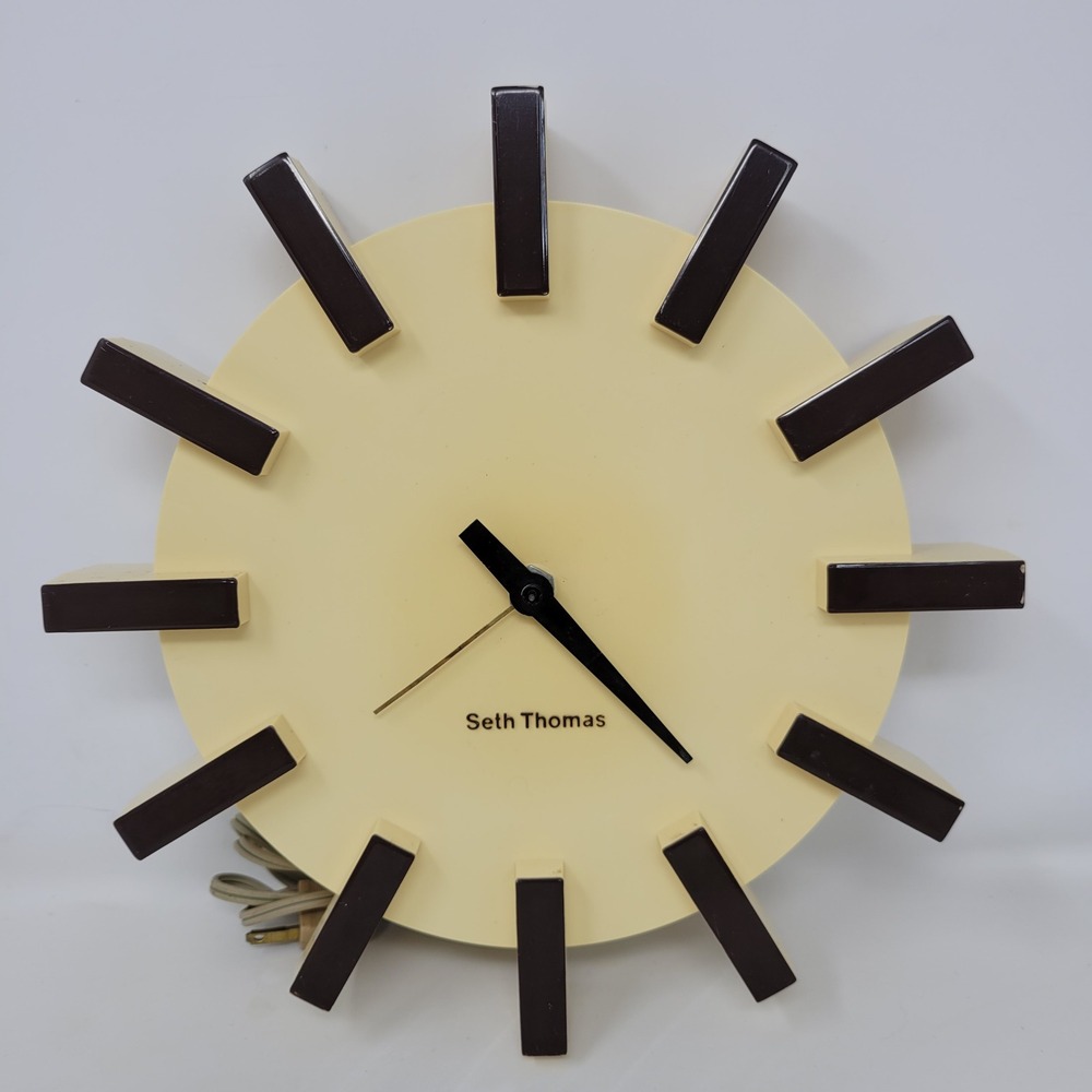 Vintage Seth Thomas Dramatic Wall Clock 2160-000 MCM Electric Cream AS-IS